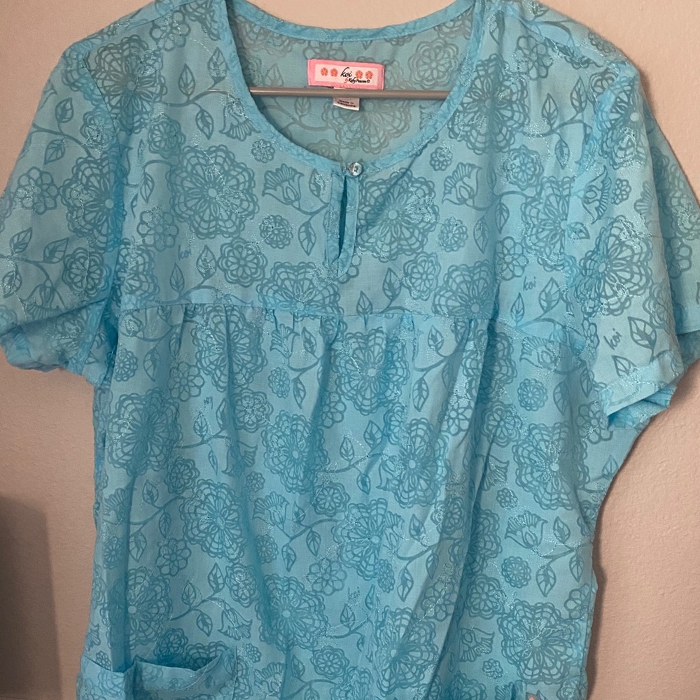 Women's Koi Ligh Blue Scrub Top